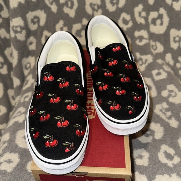 Vans Classic Slip-On π Cherries π βOff the Wallβ New & Never Worn ππ - Picture 1 of 17